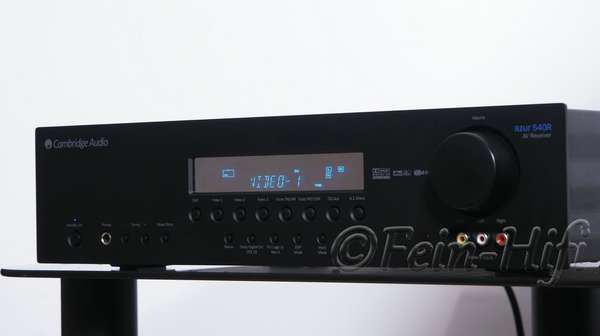 Zeigt die Seitenansicht-Rechts von Cambridge Audio Azur 540R 6.1 AV-Receiver