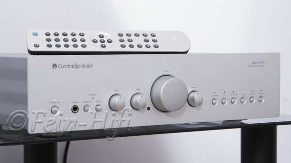 Zeigt die Seitenansicht-Links von Cambridge Audio Azur 640A Verstärker silber