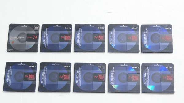 Zeigt die Seitenansicht-Links von 10 x Sony MD Minidisc  Medien je 74 min