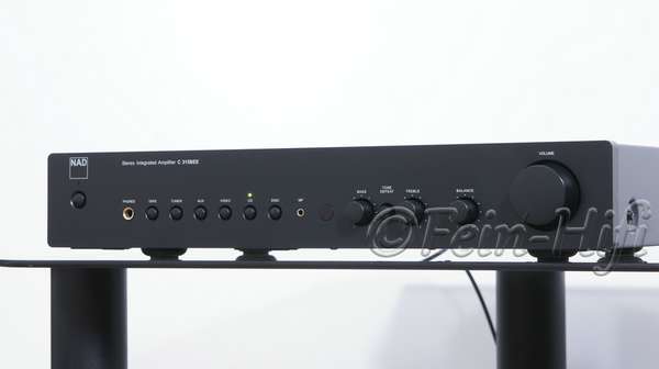 Zeigt die Seitenansicht-Rechts von NAD C 315BEE HiFi Verstärker