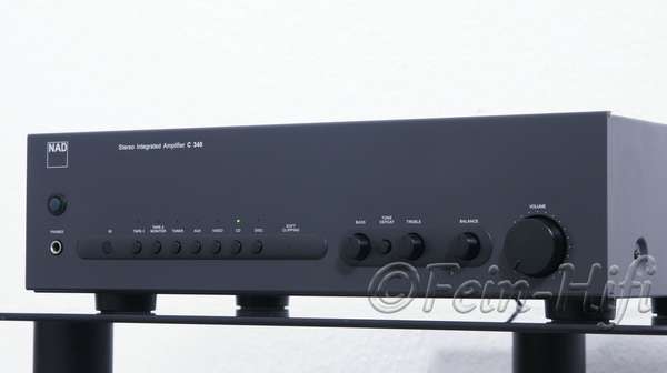 Zeigt die Rückseite von NAD C 340 HiFi Stereo Verstärker