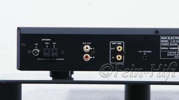 Zeigt die Extraansicht von NAD C 420 High-End HiFi Tuner mit RDS