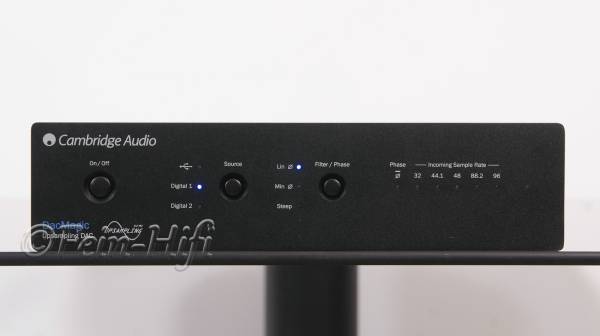 Zeigt die Frontansicht von Cambridge Audio DacMaic DA-Wandler mit XLR