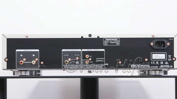 Zeigt die Rückseite von Marantz CD6005 CD-P