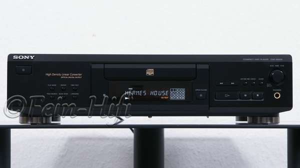 Zeigt die Frontansicht von Sony CDP-XE 530 CD-P