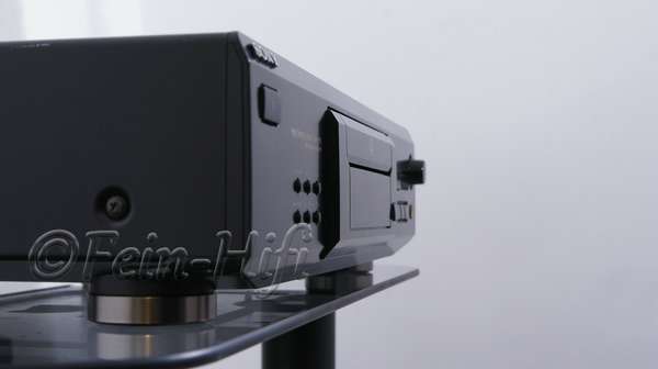 Zeigt die Seitenansicht-Rechts von Sony CDP-XE 530 CD-P