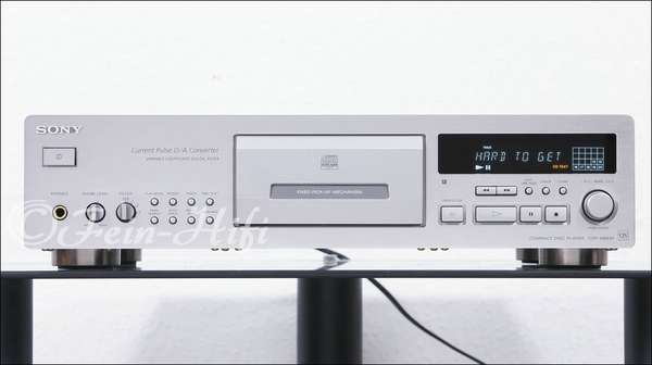Zeigt die Frontansicht von Sony CDP-XB930 QS H