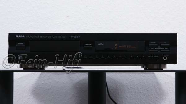 Zeigt die Frontansicht von Yamaha CDX-593