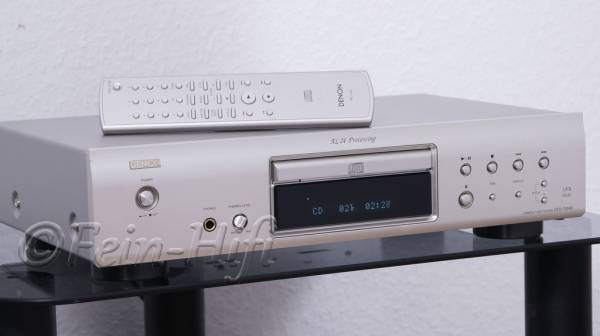 Zeigt die Frontansicht von Denon DCD-700AE CD-P