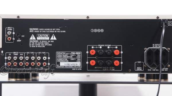 Zeigt die Rückseite von Denon PMA-880R S