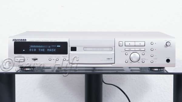 Zeigt die Frontansicht von Kenwood DMF-3020 M
