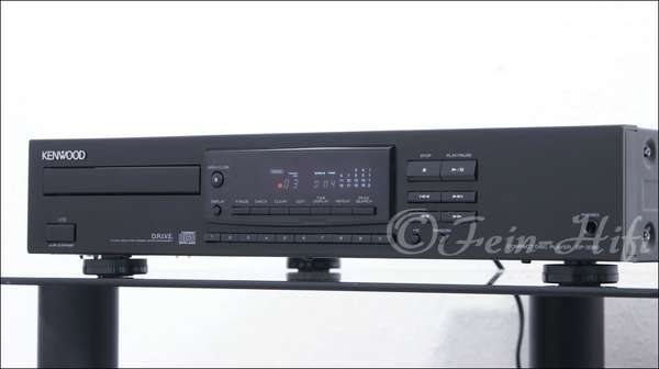 Zeigt die Seitenansicht-Rechts von Kenwood DP-3090 CD-P