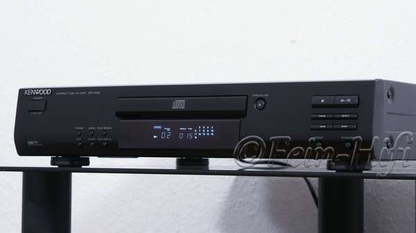 Zeigt die Rückseite von Kenwood DPF-1030 CD-P