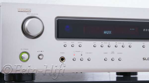 Zeigt die Seitenansicht-Rechts von Denon DRA-500AE S