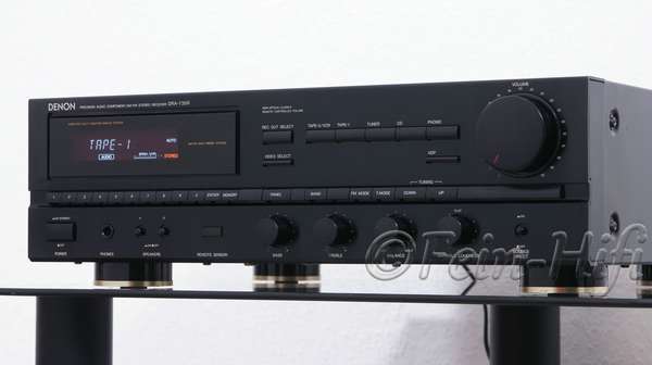 Zeigt die Seitenansicht-Rechts von Denon DRA-735R S