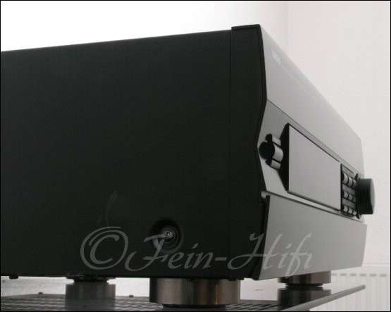 Zeigt die Detailansicht-Rechts von Yamaha DSP-A1092 D
