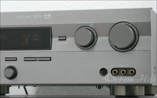 Zeigt die Detailansicht-Rechts von Yamaha DSP-A5 D