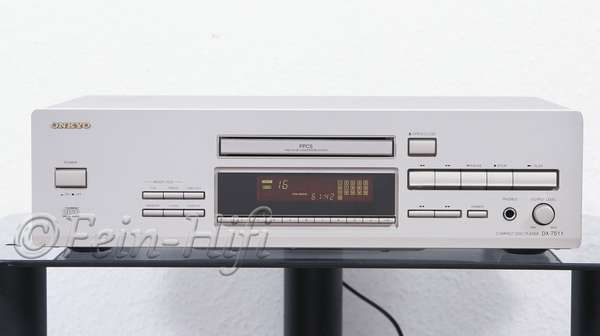 Zeigt die Frontansicht von Onkyo DX-7511 CD-P