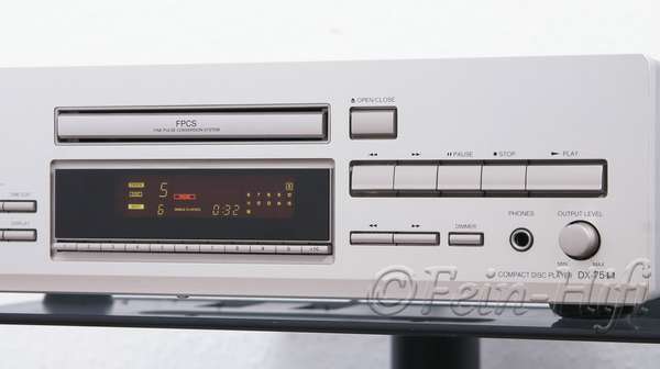 Zeigt die Detailansicht-Rechts von Onkyo DX-7511 CD-P