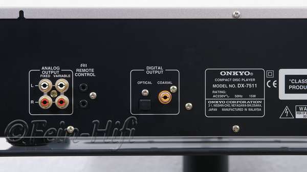 Zeigt die Rückseite von Onkyo DX-7511 CD-P