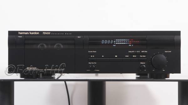 Zeigt die Frontansicht von Harman Kardon TD 4200 Hifi Tapedeck