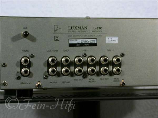 Zeigt die Seitenansicht-Rechts von Luxman L-210