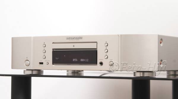 Zeigt die Seitenansicht-Rechts von Marantz CD-6006 CD-P