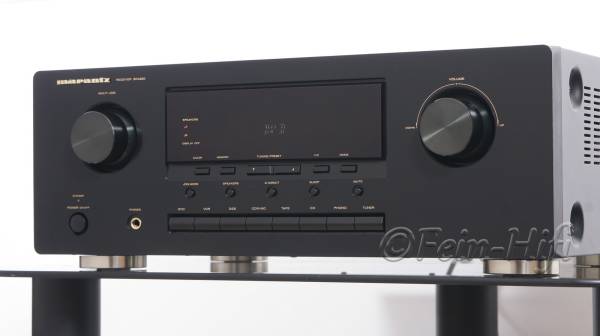 Zeigt die Seitenansicht-Rechts von Marantz SR4320