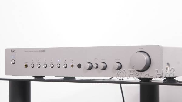 Zeigt die Seitenansicht-Rechts von NAD C 316BEE Stereo Verstärker