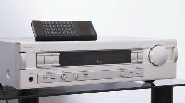 Zeigt die Seitenansicht-Links von Nakamichi R3