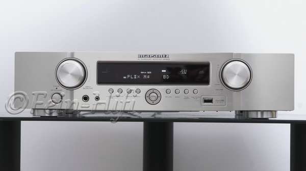 Zeigt die Frontansicht von Marantz NR1602 HDMI 7