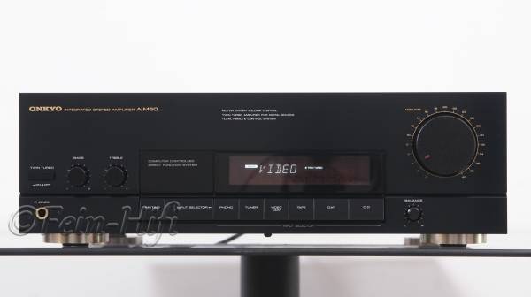 Zeigt die Frontansicht von Onkyo A-M50