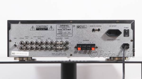 Zeigt die Rückseite von Onkyo A-M50