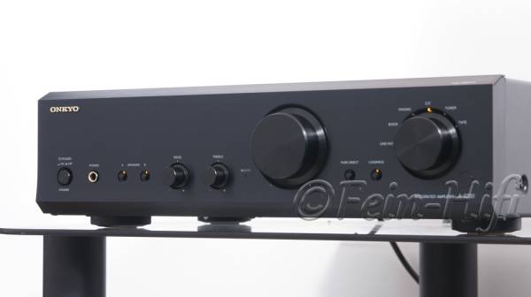 Zeigt die Seitenansicht-Rechts von Onkyo A-9355