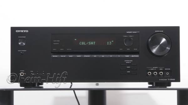 Zeigt die Frontansicht von Onkyo TX-SR444 7