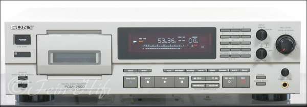 Sony PCM-2600 professioneller DAT-Recorder mit XLR/EBU und SBM