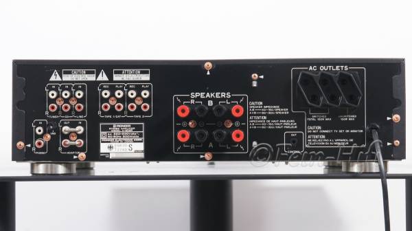 Zeigt die Rückseite von Pioneer A-502