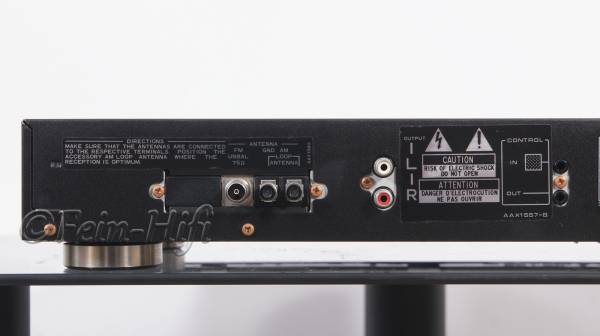 Zeigt die Rückseite von Pioneer F-301