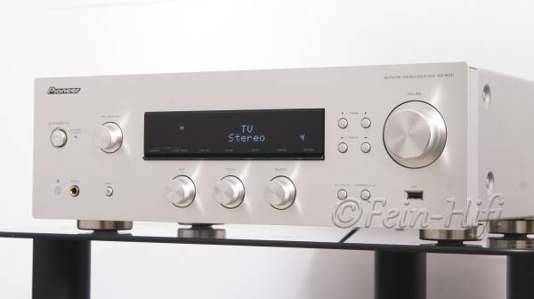 Zeigt die Seitenansicht-Rechts von Pioneer SX-N30 N