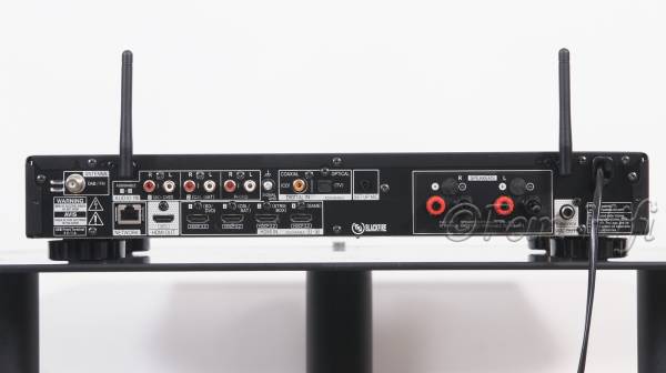 Zeigt die Rückseite von Pioneer SX-S30DAB N