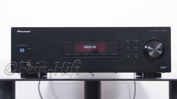 Zeigt die Frontansicht von Pioneer SX-20DAB S