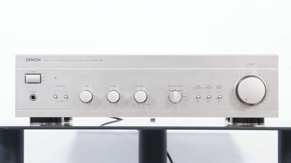 Zeigt die Frontansicht von Denon PMA-280 S