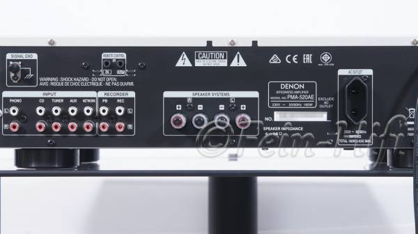 Zeigt die Seitenansicht-Rechts von Denon PMA-520AE H