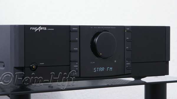 Zeigt die Seitenansicht-Links von Grundig Fine Arts R2 RDS Stereo Receiver