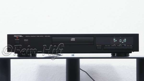 Zeigt die Frontansicht von Rotel RDD-980 H