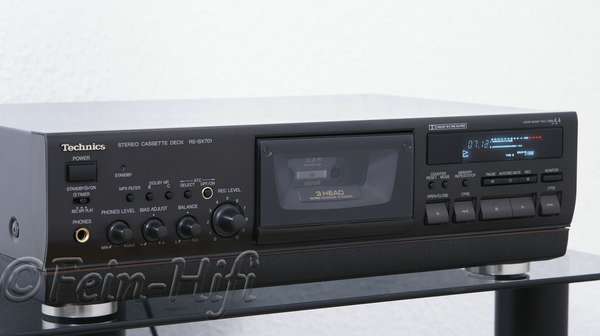 Zeigt die Seitenansicht-Links von Technics RS-BX 701 K