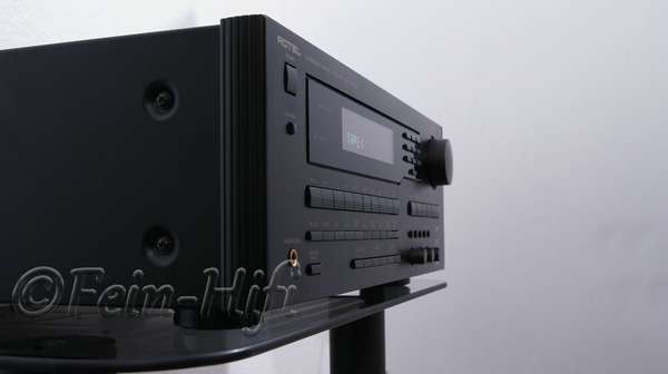 Zeigt die Seitenansicht-Rechts von Rotel RSX-965 H