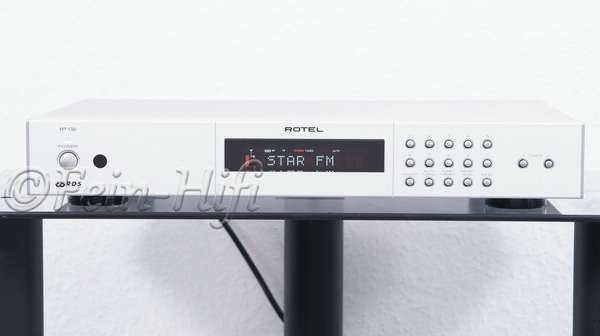 Zeigt die Frontansicht von Rotel RT-02 RDS S