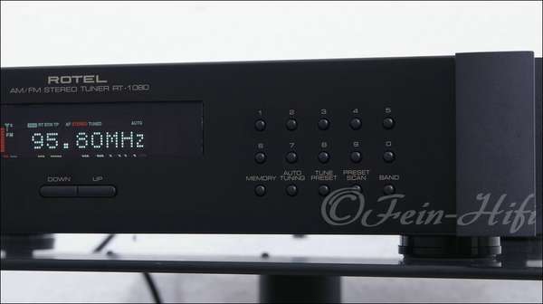 Zeigt die Detailansicht-Rechts von Rotel RT-1080 S