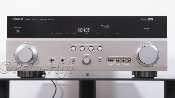 Zeigt die Frontansicht von Yamaha RX-V767 7
